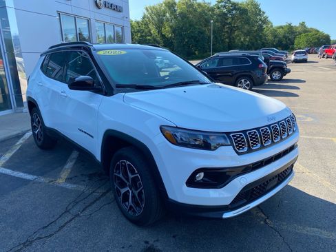 Used 2025 Jeep Compass Limited AWD/4WD image 7