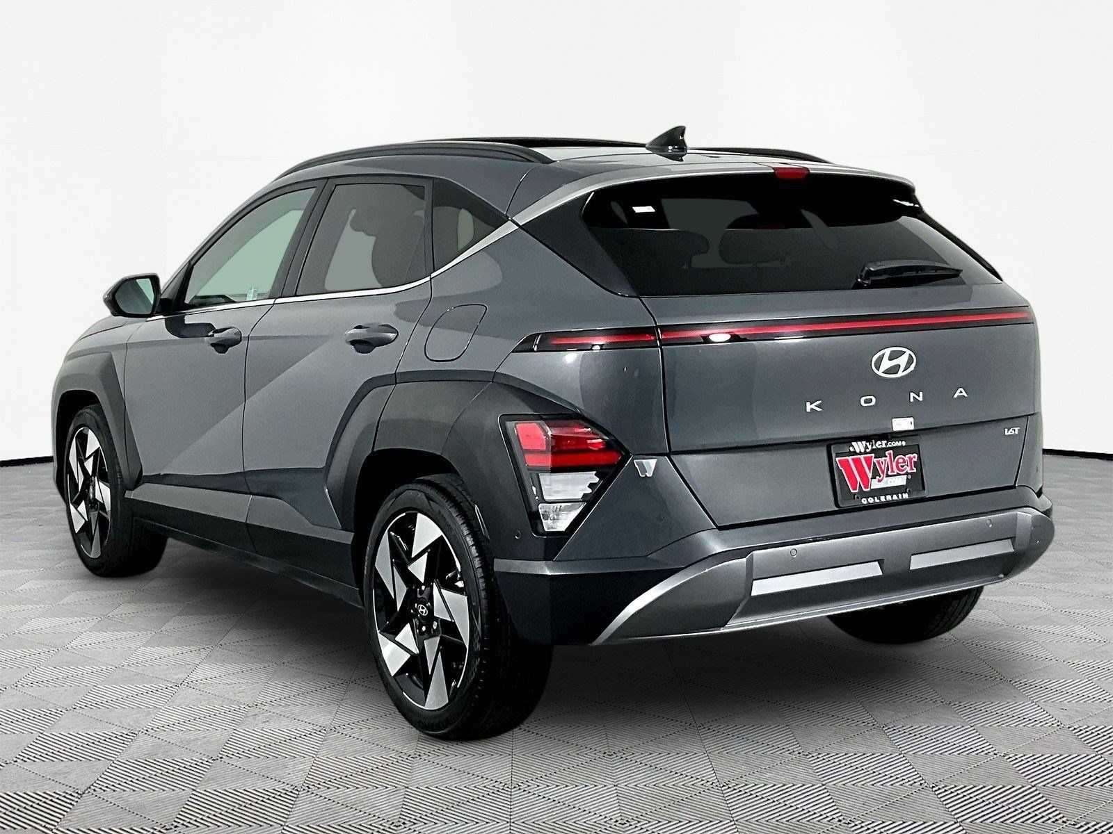 Used 2025 Hyundai Kona Limited FWD image 4