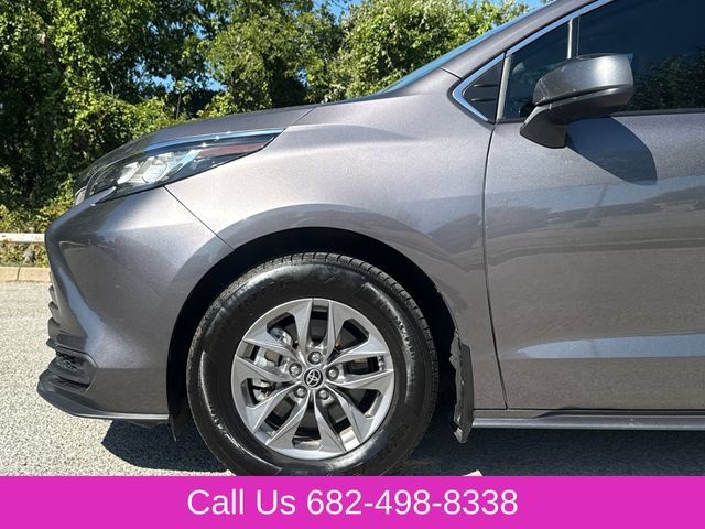 Used 2023 Toyota Sienna LE FWD image 5