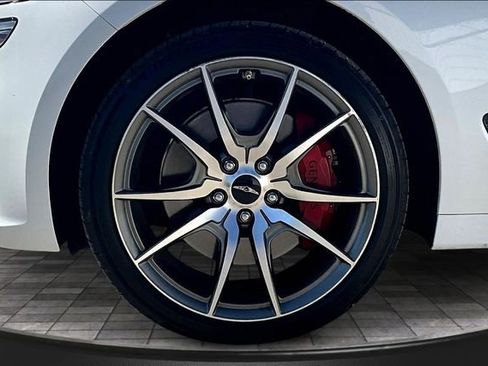 Used 2025 Genesis G70 2.5T image 35