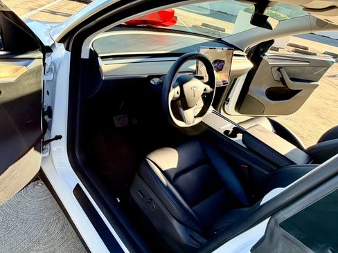 Used 2022 Tesla Model Y Long Range AWD/4WD image 30