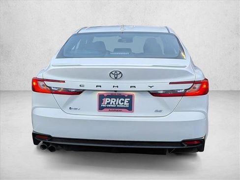 Used 2025 Toyota Camry SE image 6