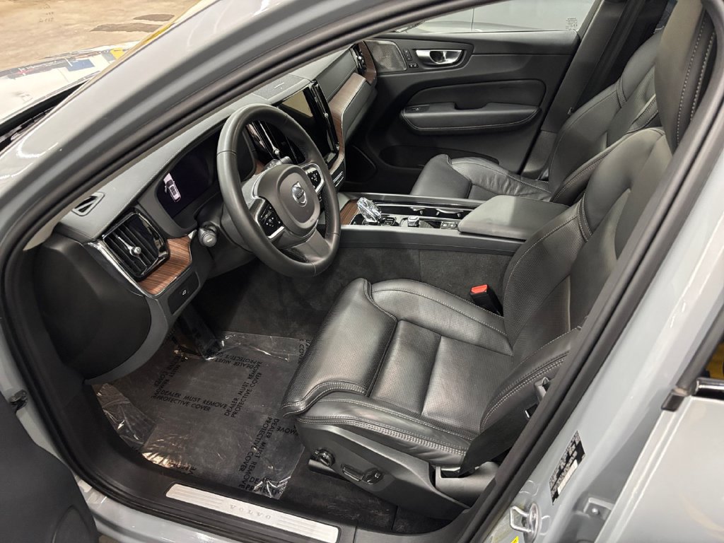 Certified 2024 Volvo XC60 B5 Ultimate w/ Protection Package Premier AWD/4WD image 10