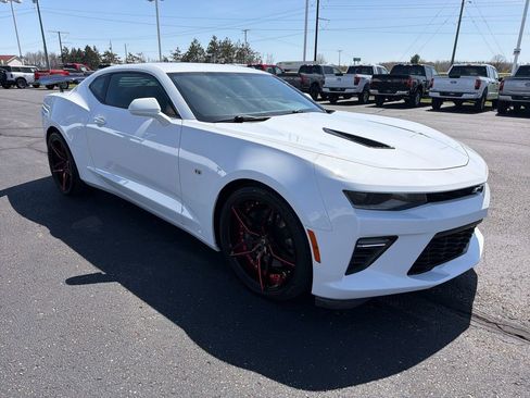 Used 2018 Chevrolet Camaro SS RWD image 7