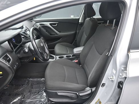 Used 2015 Hyundai Elantra SE w/ Option Group 03 FWD image 19