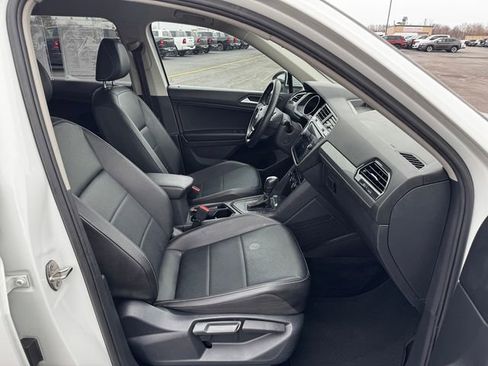 Used 2021 Volkswagen Tiguan SE image 14