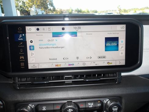 New 2025 Jeep Gladiator Willys image 16