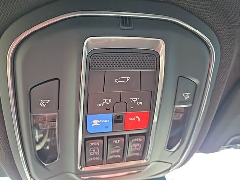 Used 2025 Jeep Grand Cherokee L Limited w/ Luxury Tech Group II AWD/4WD image 74