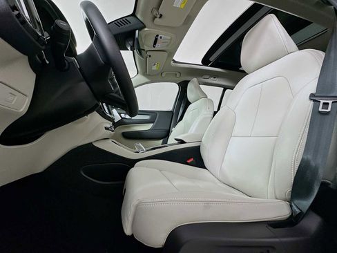 New 2026 Volvo XC40 B5 Ultra w/ Climate Package AWD/4WD image 18