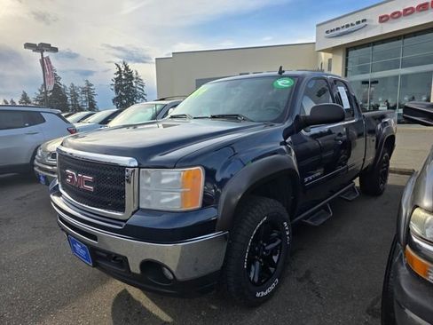 Used 2010 GMC Sierra 1500 SLE w/ Max Trailering Pack image 3