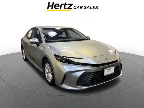 Used 2025 Toyota Camry LE image 1
