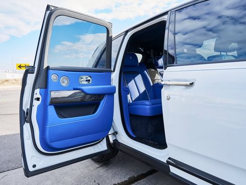 Used 2023 Rolls-Royce Cullinan Black Badge w/ Driver's Package image 24