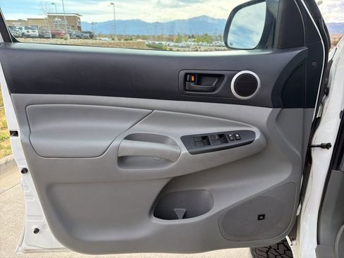 Used 2013 Toyota Tacoma 4x4 Double Cab w/ TRD Sport Pkg image 10