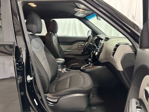 Used 2019 Kia Soul + image 15