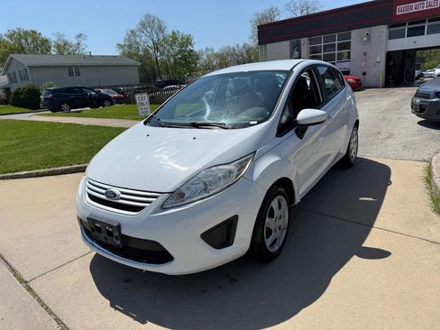 Used 2012 Ford Fiesta SE image 3