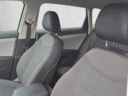 Used 2022 Volkswagen Taos SE image 15