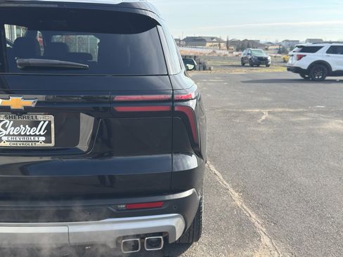 Used 2025 Chevrolet Traverse LT w/ Sun and Wheel Package image 7