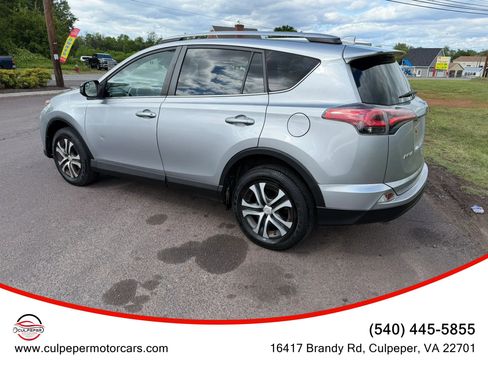 Used 2017 Toyota RAV4 LE AWD/4WD image 3