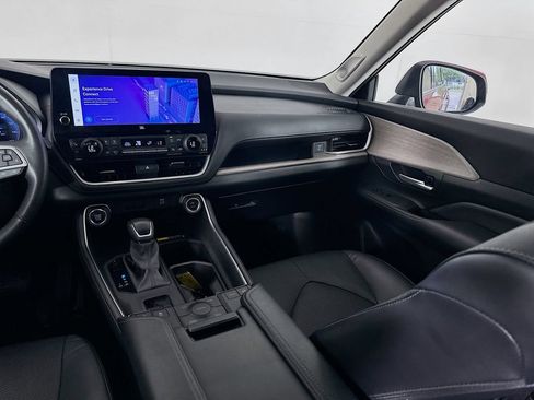 Used 2024 Toyota Grand Highlander AWD image 23
