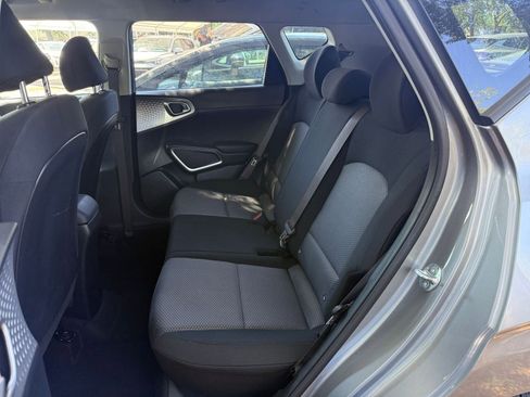Used 2025 Kia Soul LX w/ LX Technology Package FWD image 36