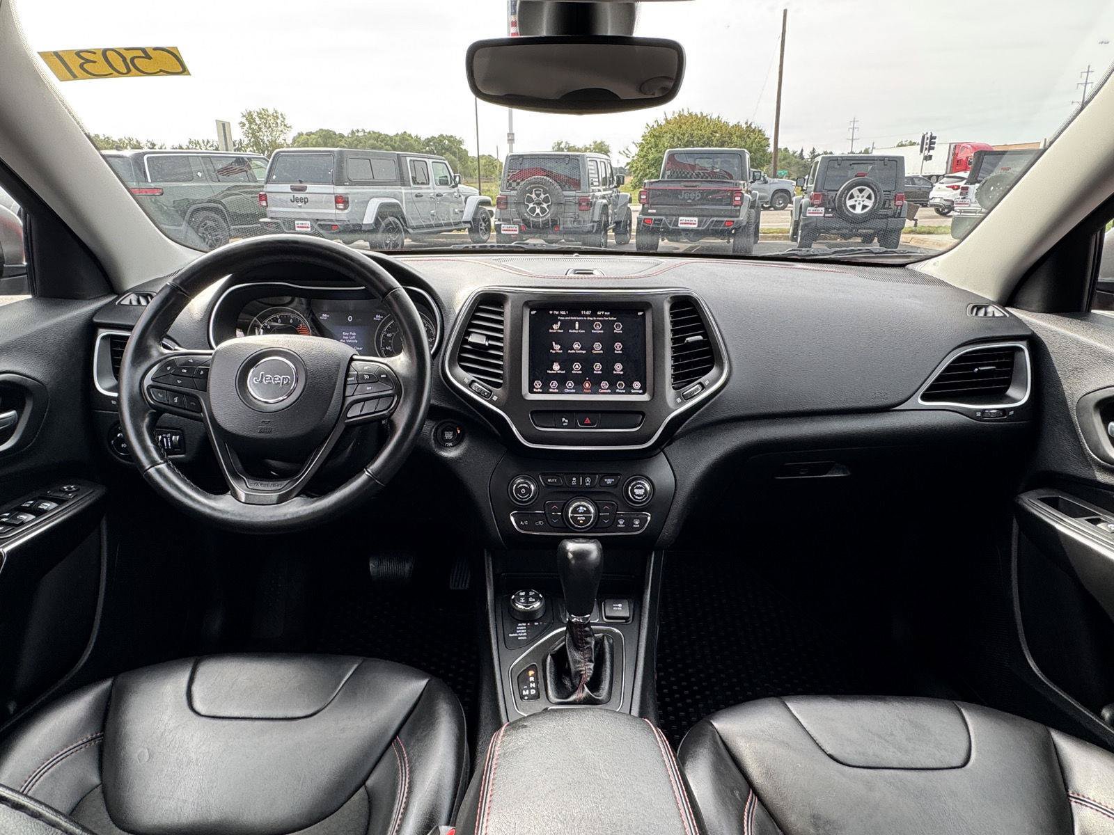 Used 2019 Jeep Cherokee Trailhawk w/ Cold Weather Group AWD/4WD image 28