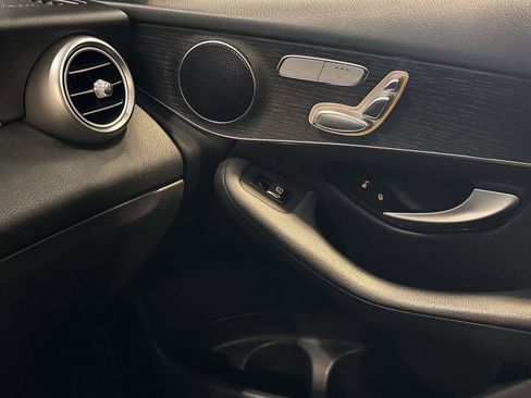 Used 2022 Mercedes-Benz GLC 300 4MATIC image 25