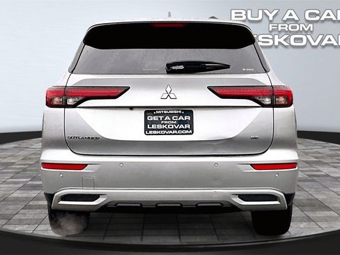 Used 2023 Mitsubishi Outlander SE image 4