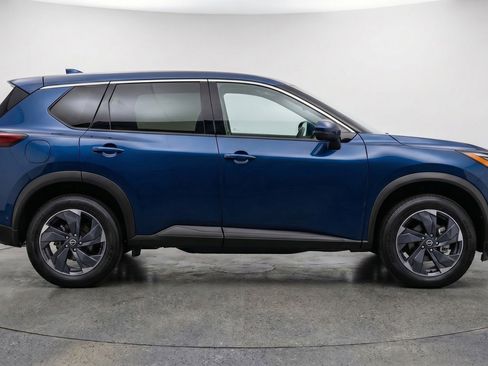 Used 2025 Nissan Rogue SV image 11