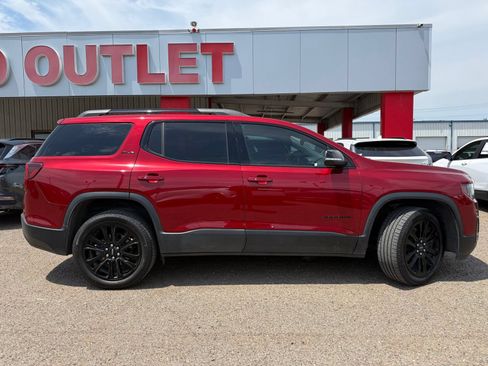 Used 2023 GMC Acadia SLE w/ Driver Convenience Package FWD image 3