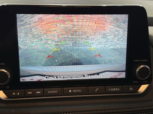 Certified 2025 Nissan Rogue SV image 34