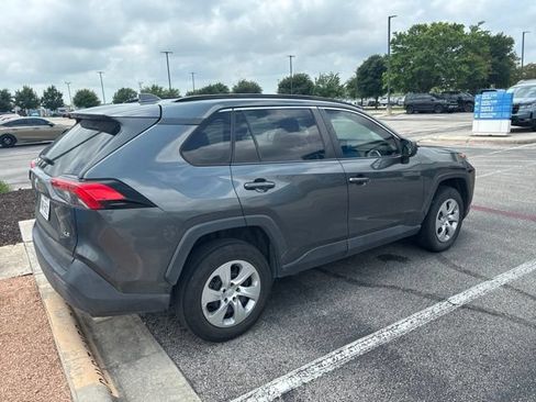 Used 2020 Toyota RAV4 LE FWD image 5