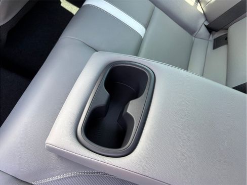 Used 2025 Toyota Camry SE FWD image 36