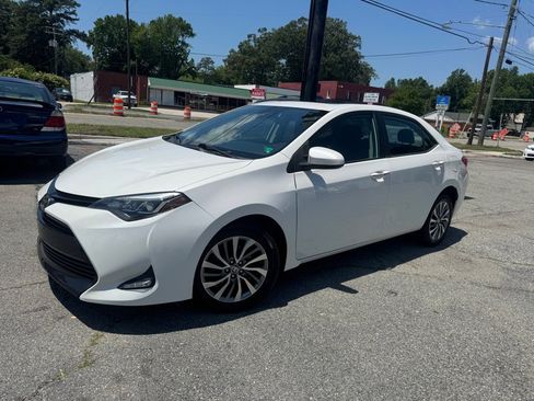 Used 2018 Toyota Corolla XLE FWD image 3