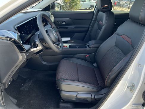 New 2026 Nissan Kicks SR w/ SR Premium Package FWD image 12