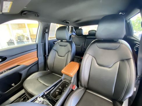 Used 2025 Jeep Compass Limited AWD/4WD image 14