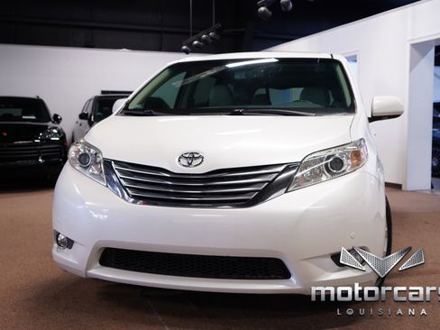 Used 2011 Toyota Sienna Limited w/ Premium Pkg FWD image 1