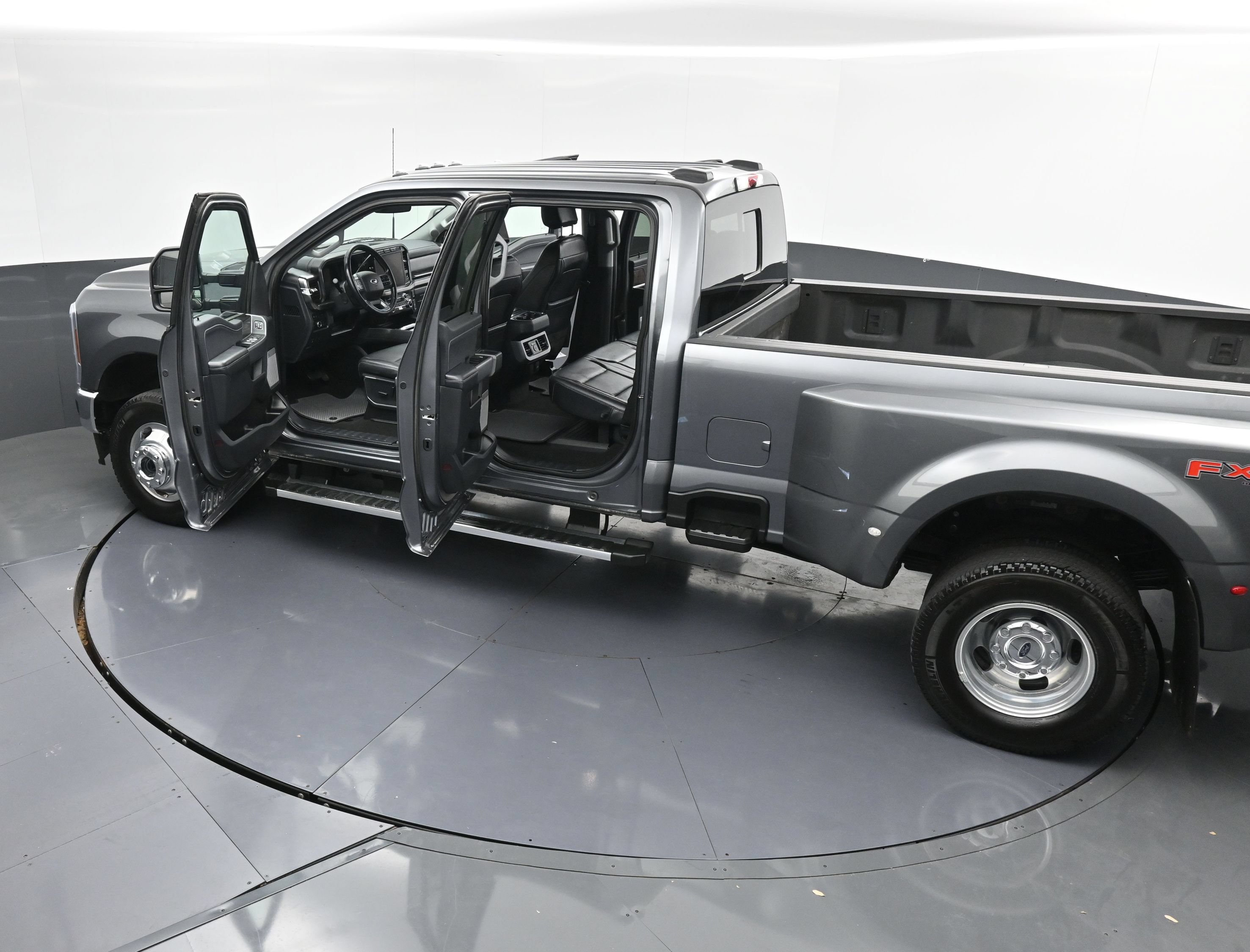 Used 2024 Ford F350 Lariat w/ FX4 Off-Road Package AWD/4WD image 44