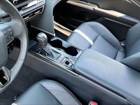 Used 2025 Toyota Camry SE w/ Convenience Package FWD image 17