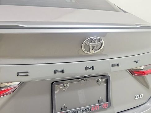 Used 2025 Toyota Camry SE w/ Convenience Package FWD image 9
