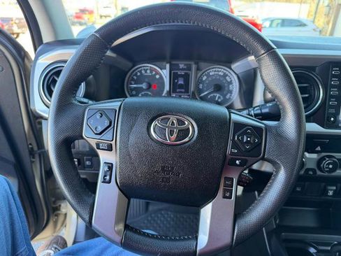 Used 2020 Toyota Tacoma SR5 image 13