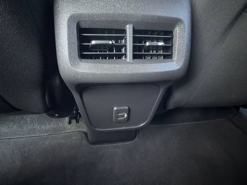Used 2024 Chevrolet Equinox LT FWD image 26