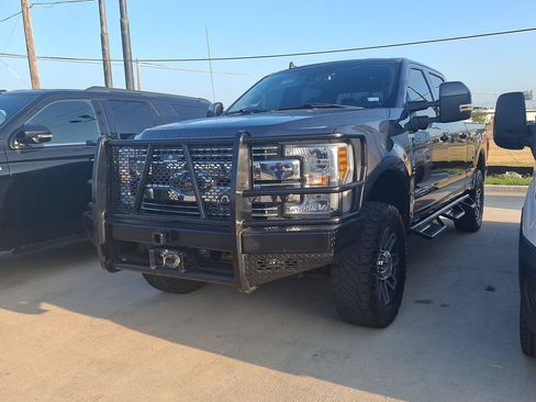 Used 2019 Ford F250 Lariat w/ Lariat Ultimate Package AWD/4WD image 24