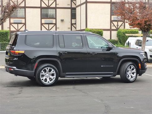 Used 2022 Jeep Wagoneer Series II image 4