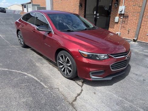 Used 2017 Chevrolet Malibu LT w/ Driver Confidence Package image 2