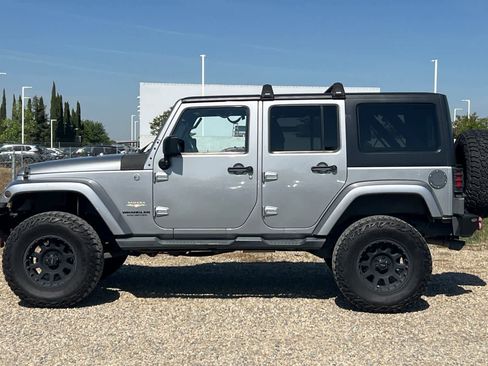Used 2014 Jeep Wrangler Unlimited Sahara w/ Connectivity Group AWD/4WD image 6
