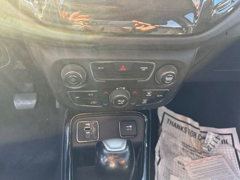 Used 2019 Jeep Compass Latitude FWD image 10