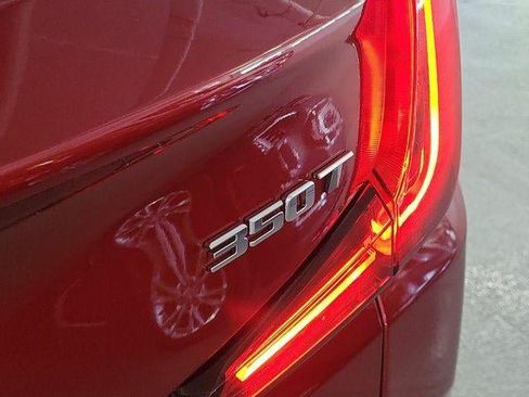 Certified 2022 Cadillac XT4 Premium Luxury w/ Technology Package FWD image 8