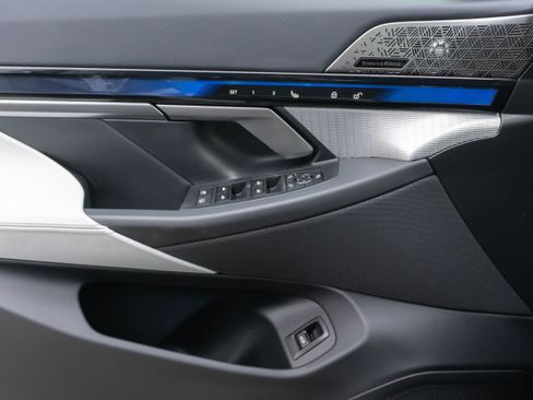 Used 2025 BMW M5 w/ Carbon Package image 33