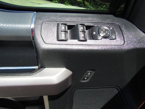 Used 2020 Ford F150 XLT w/ Equipment Group 302A Luxury AWD/4WD image 21