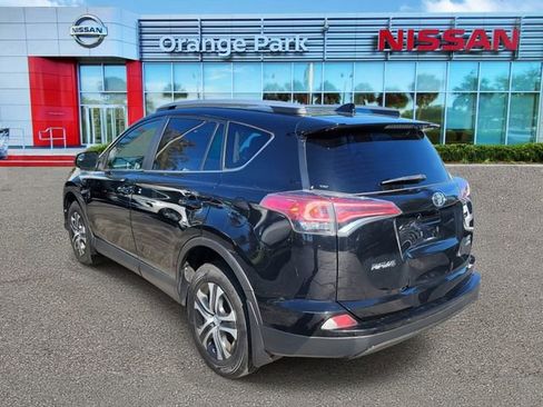 Used 2018 Toyota RAV4 LE image 3